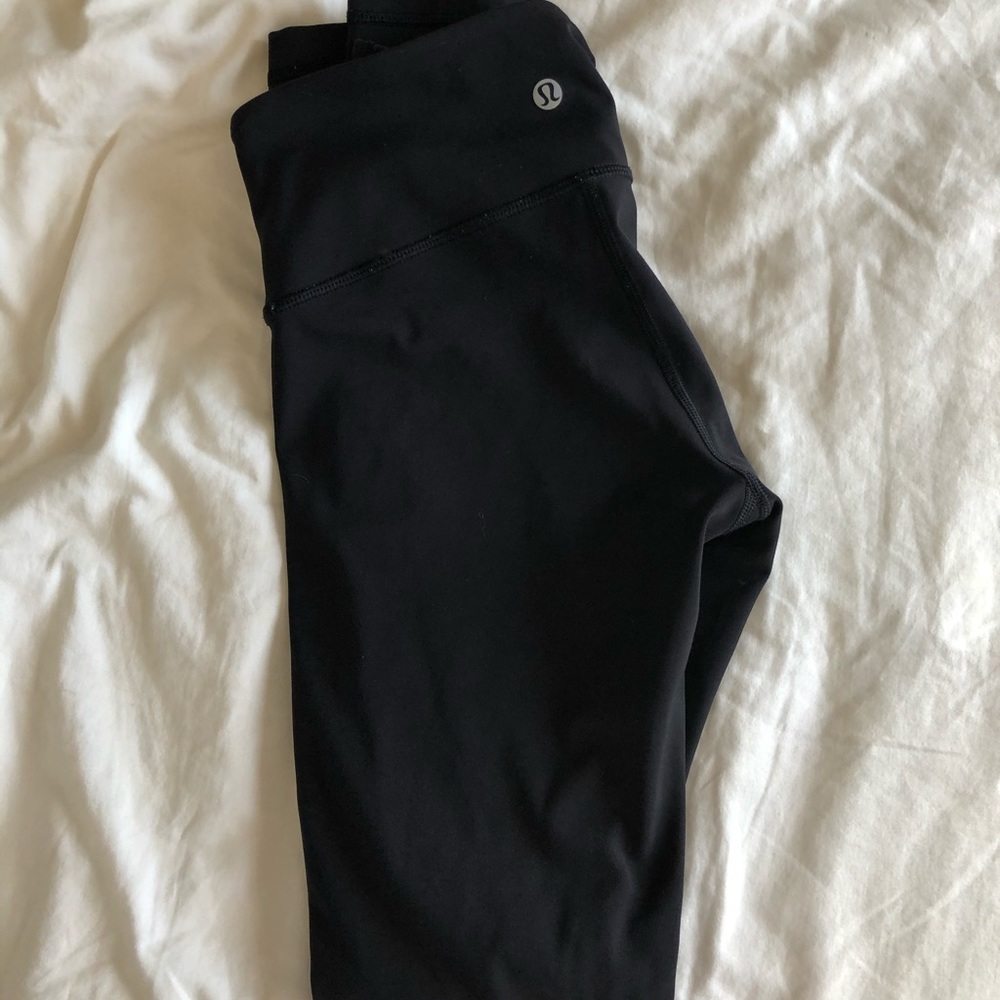 BLACK LULULEMON LEGGINGS